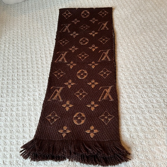 Louis Vuitton Scarf Gold Brown Logo Mania Monogram Winter Season preloved - Picture 10 of 13